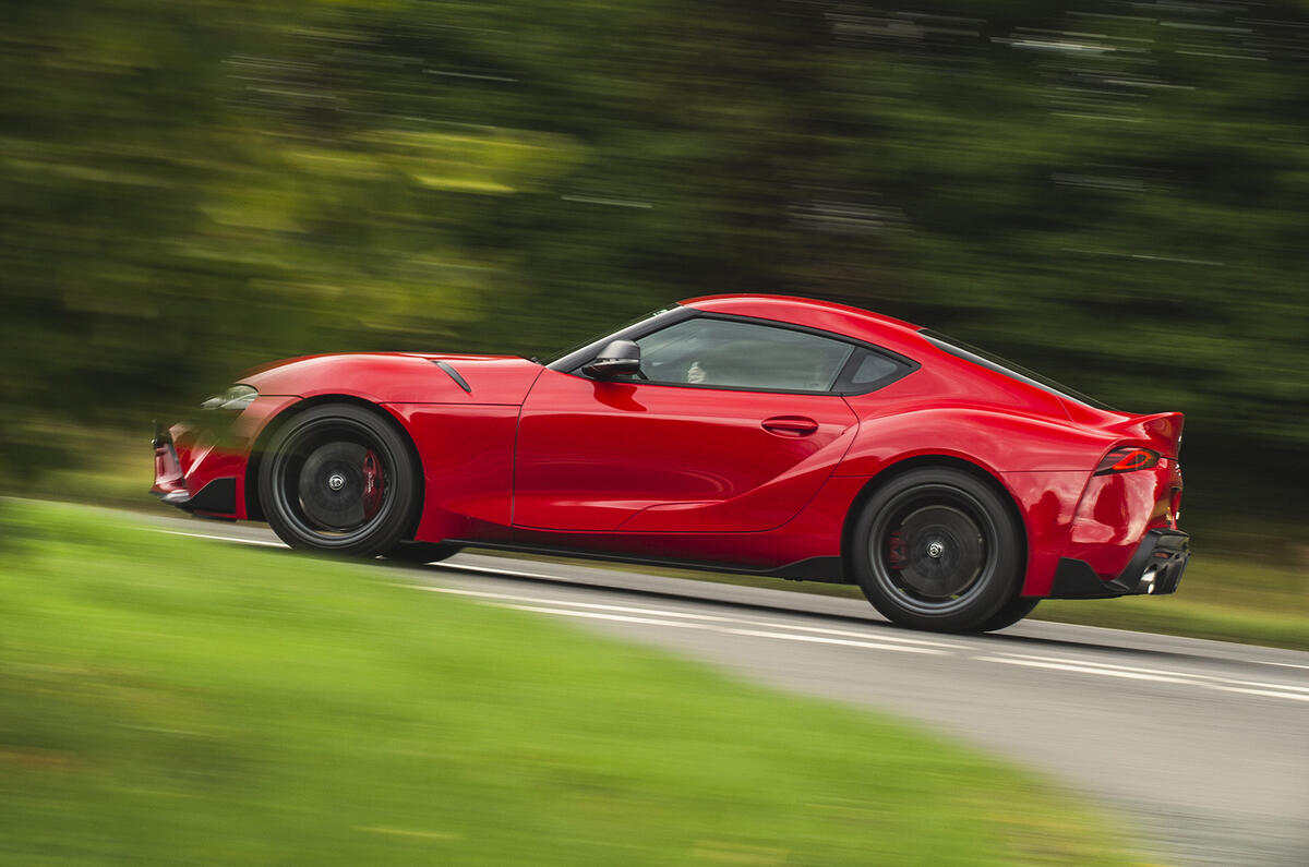 toyota supra 2022 02 side panning