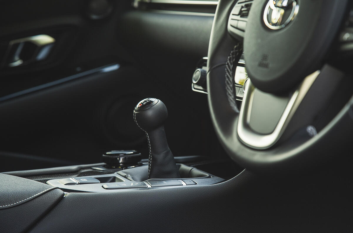 toyota supra 2022 08 gear stick