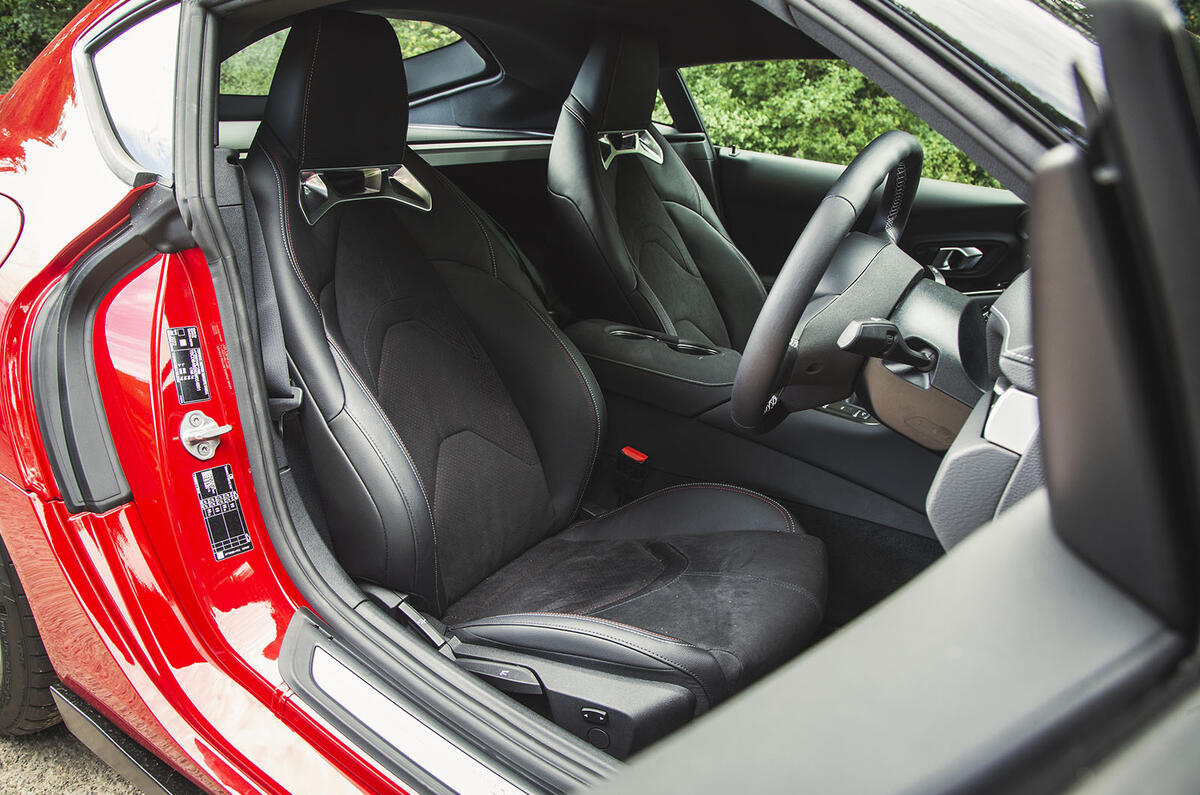 toyota supra 2022 09 cabbin