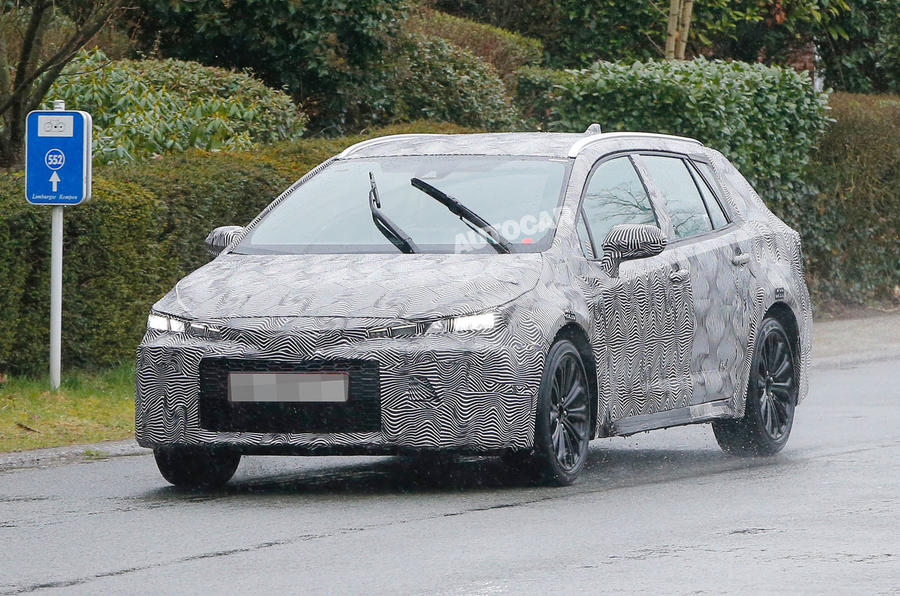 Toyota Auris Sports Tourer spotted with sleek new design