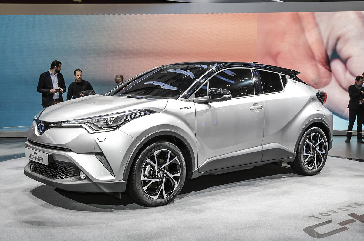 кроссовер toyota c hr