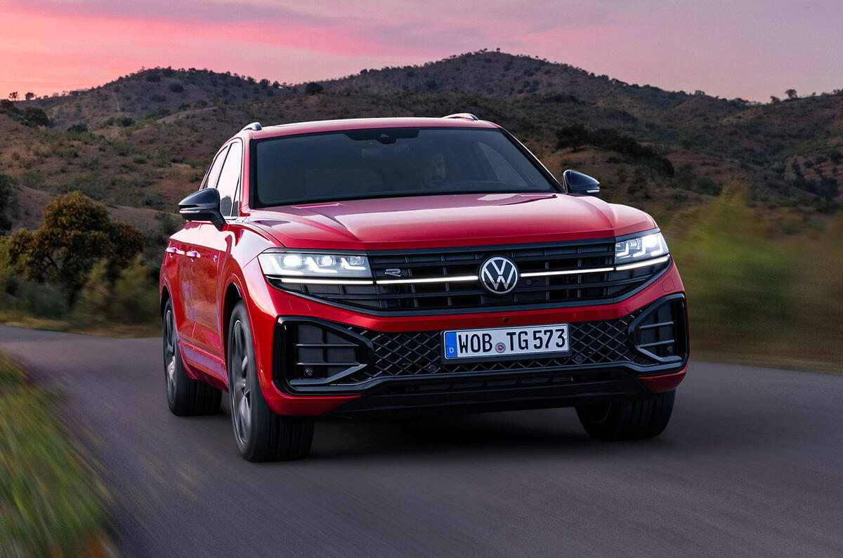 Volkswagen Touareg front night