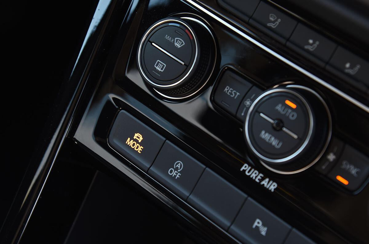 Volkswagen Touran air con controls