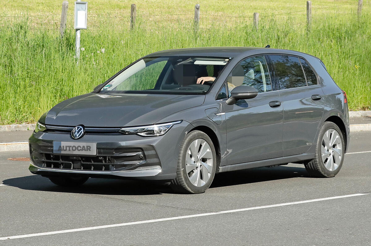 Volkswagen Golf facelift front three quarter left