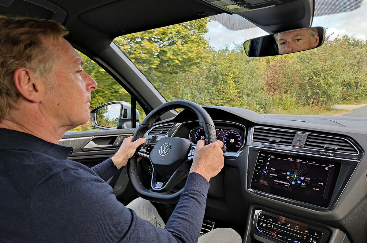 Volkswagen Tiguan R 2020 : premier bilan de conduite - Greg Kable au volant