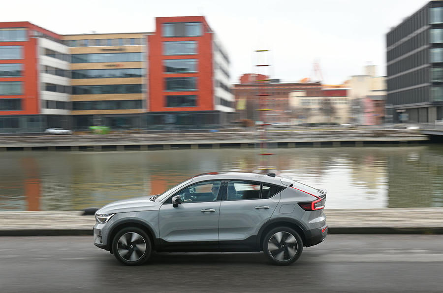 volvo c40 review 202302 panning side