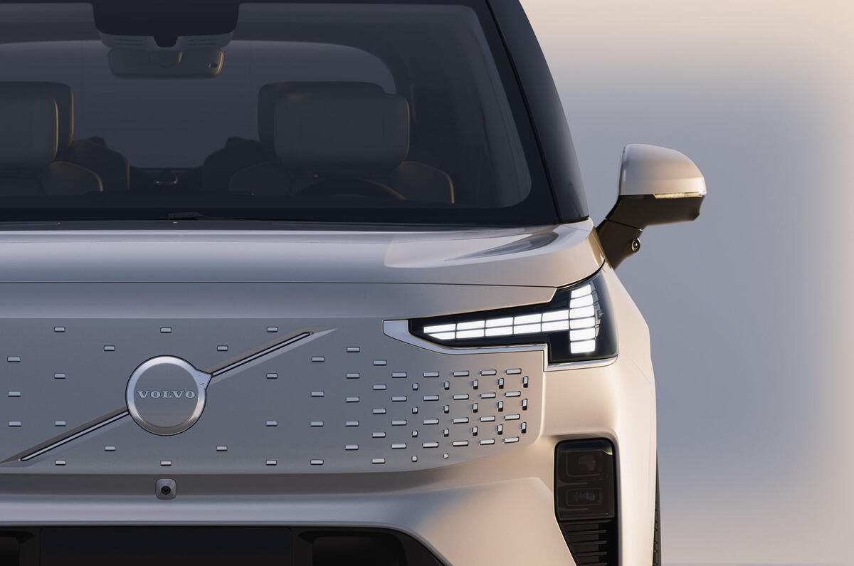 Volvo EM90 спереди крупным планом