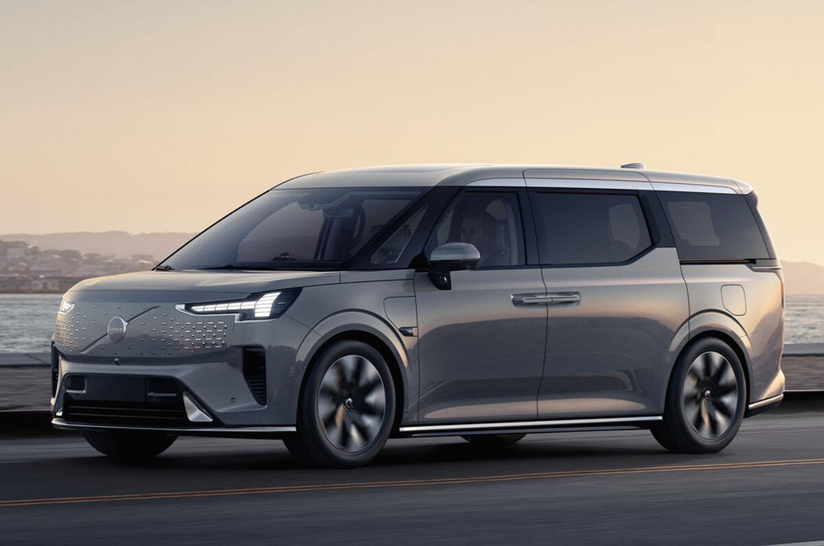 Volvo EM90, передняя часть, динамика на три четверти