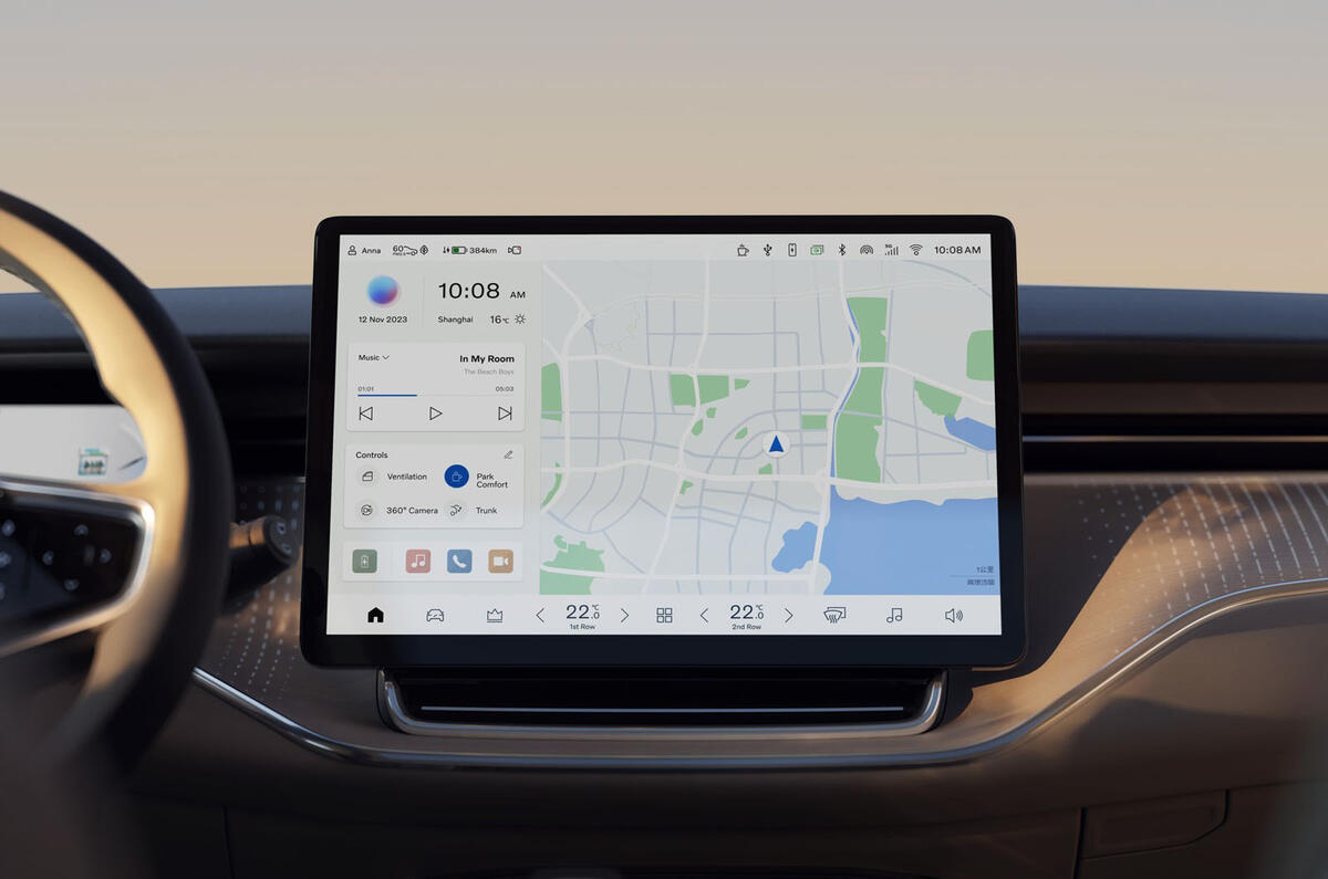 Информационно-развлекательная система Volvo EM90