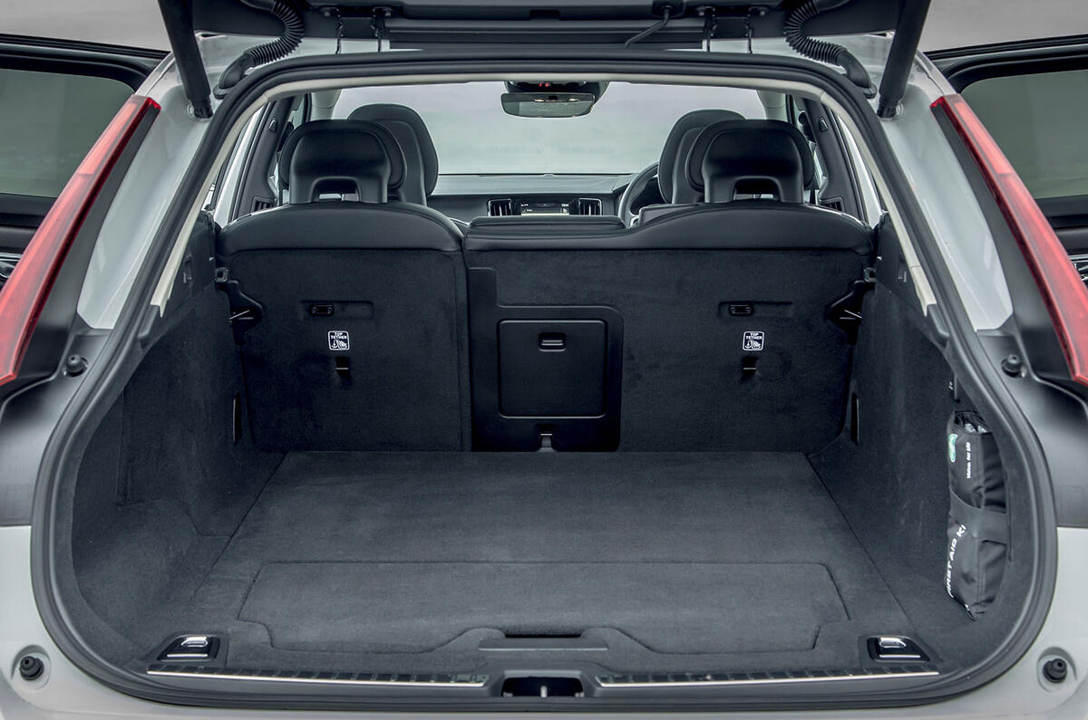 2017 Volvo V90 Cross Country Uk First Drive Review Autocar