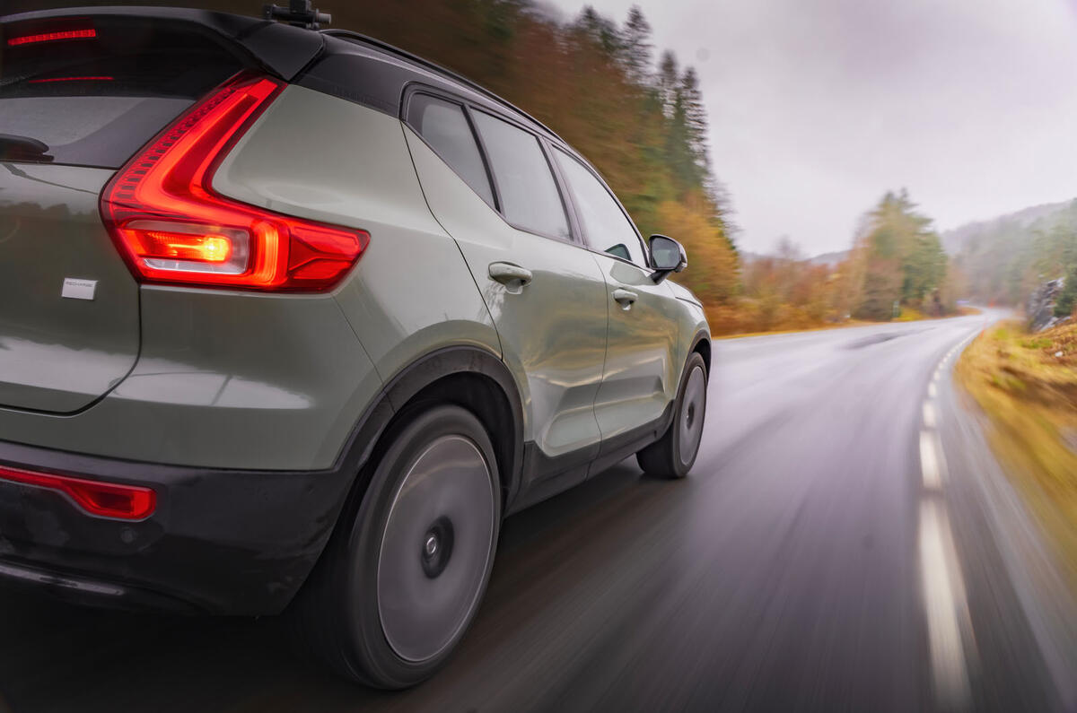 volvo xc40 2023 compte-rendu 07 bolt on action