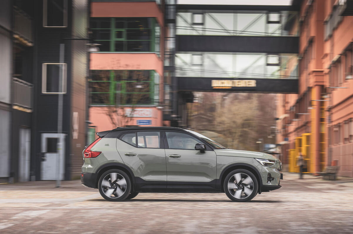 volvo xc40 2023 avis 18 panoramique urbain