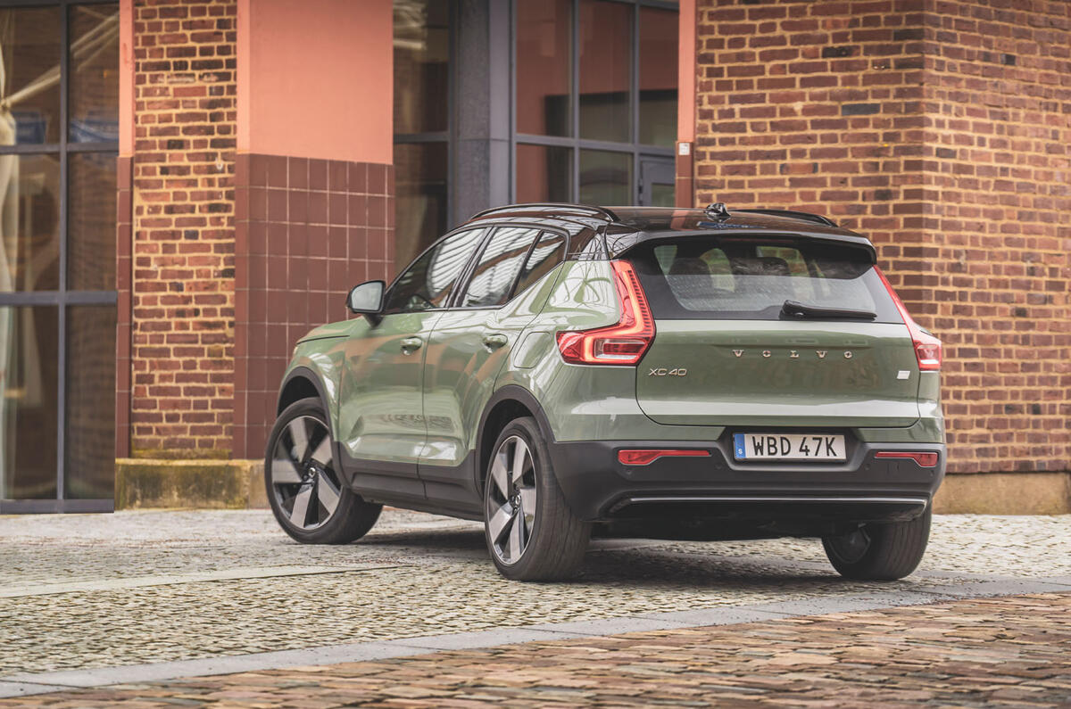 volvo xc40 2023 avis 19 urban rear