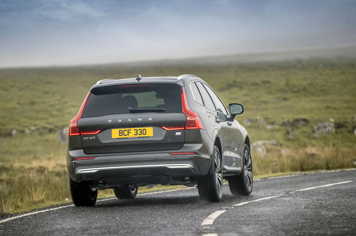 Volvo XC60 PHEV T6 2022 : suivi de la custode arrière