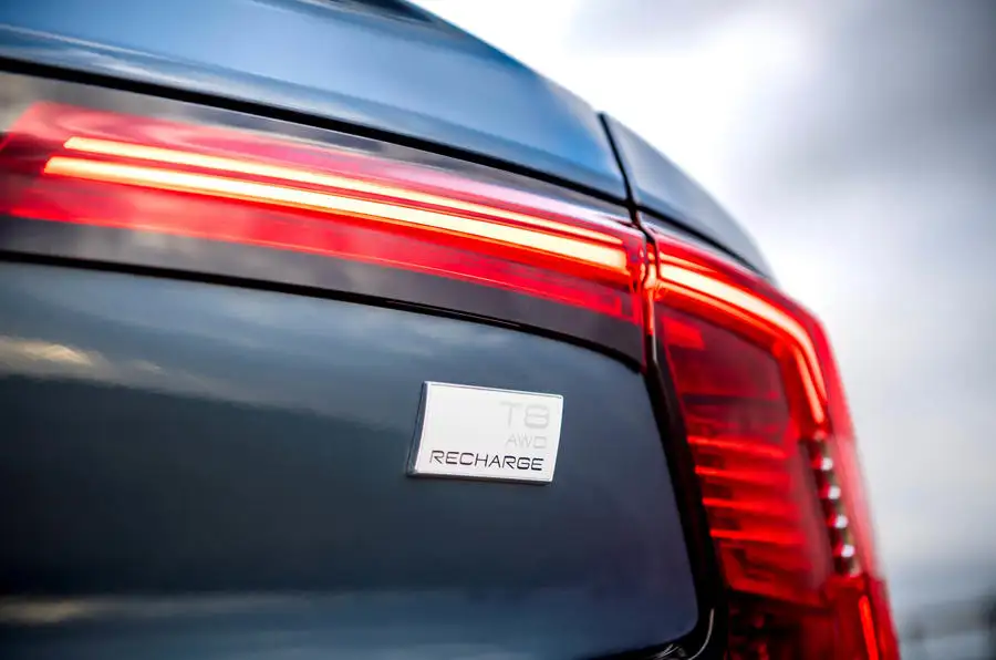 Insigne de la Volvo S90 T8