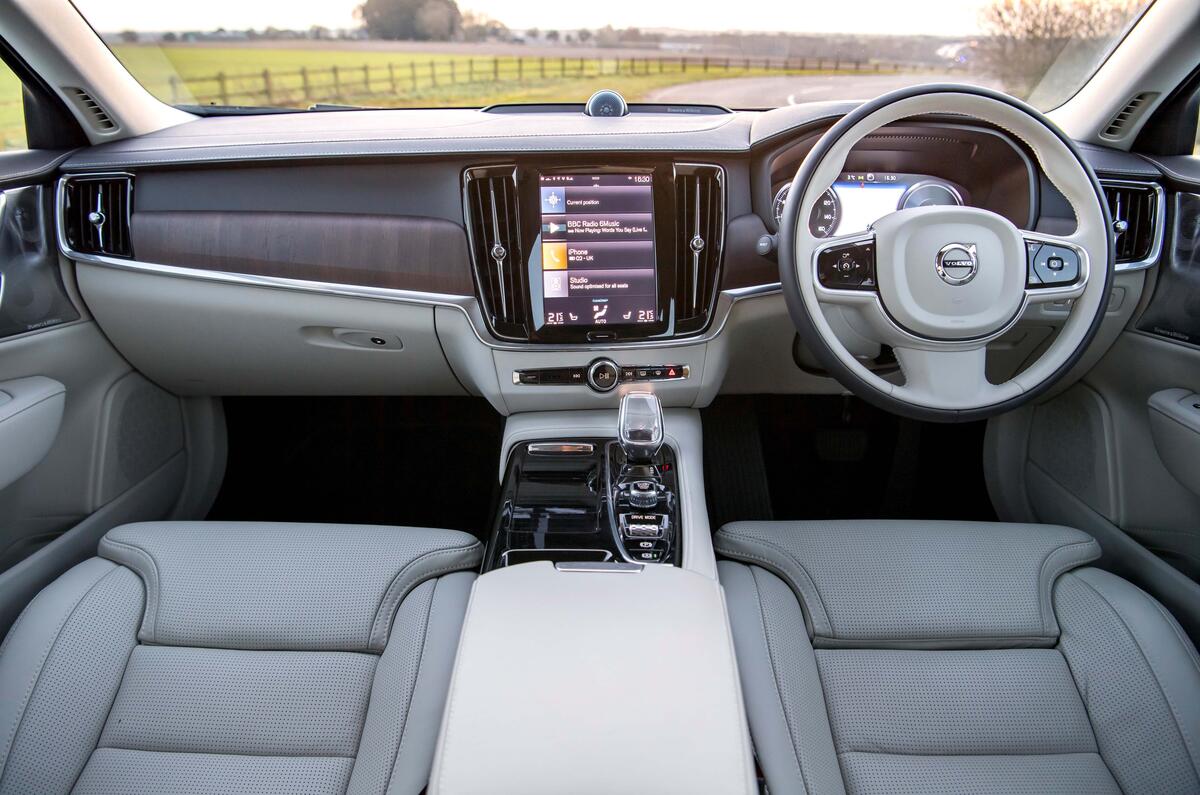 Tableau de bord de la Volvo S90 T8