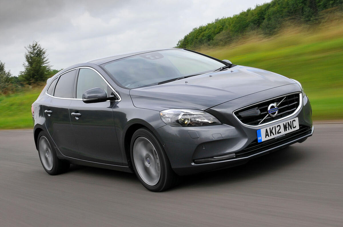 Volvo V40 front three quarter tracking