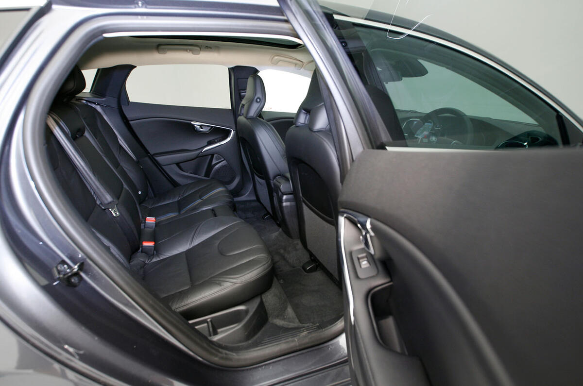 Volvo V40 rear seats