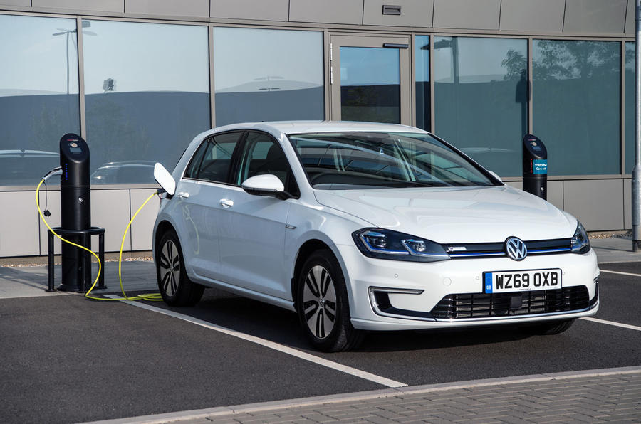 2019 Volkswagen e-Golf charging