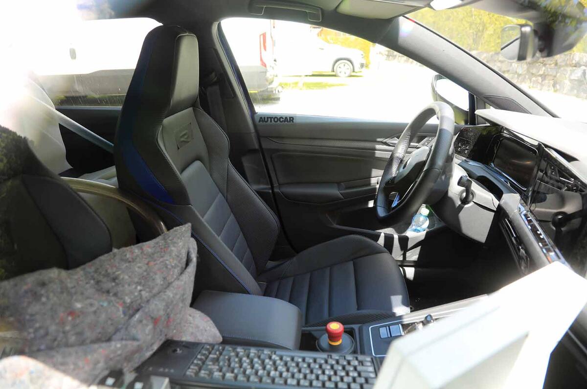 Volkswagen Golf R Mk8 spyshots interior