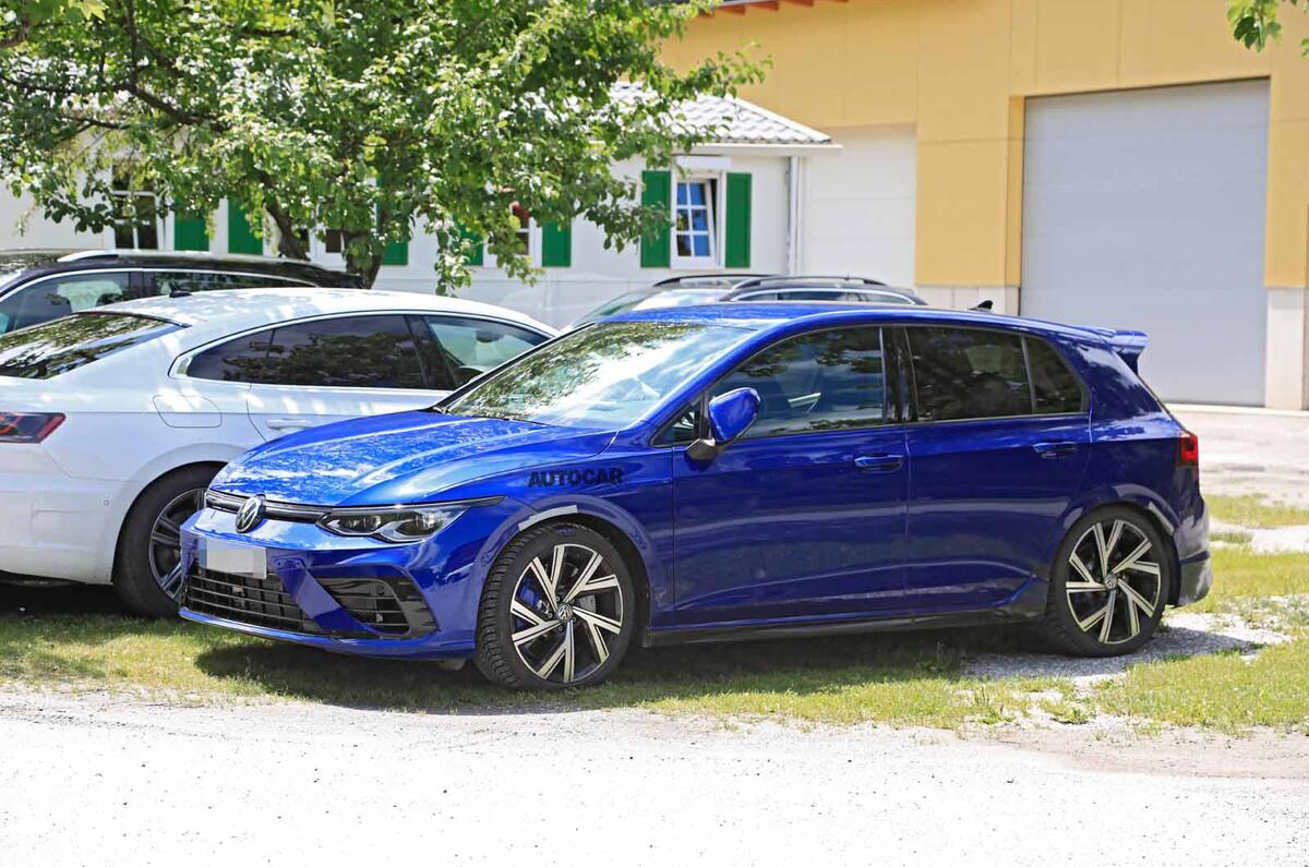 Volkswagen Golf R Mk8 spyshots  front side
