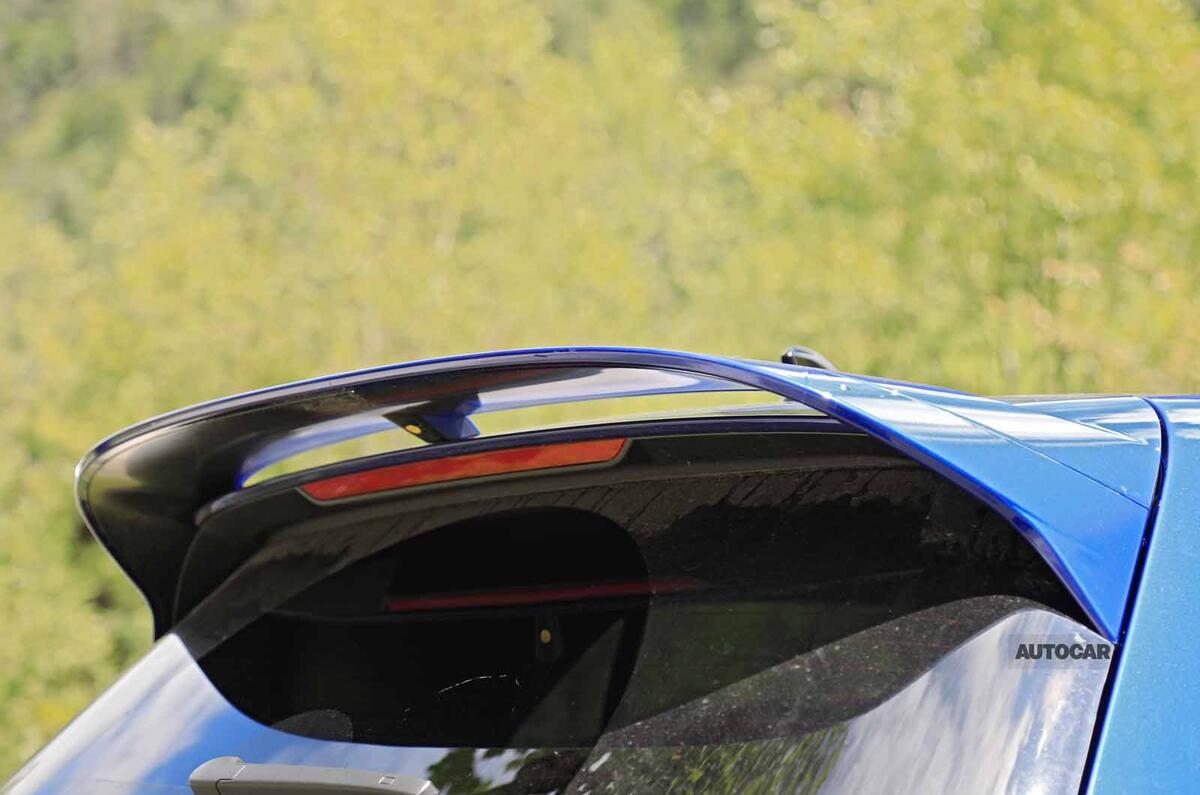 Volkswagen Golf R Mk8 spyshots spoiler