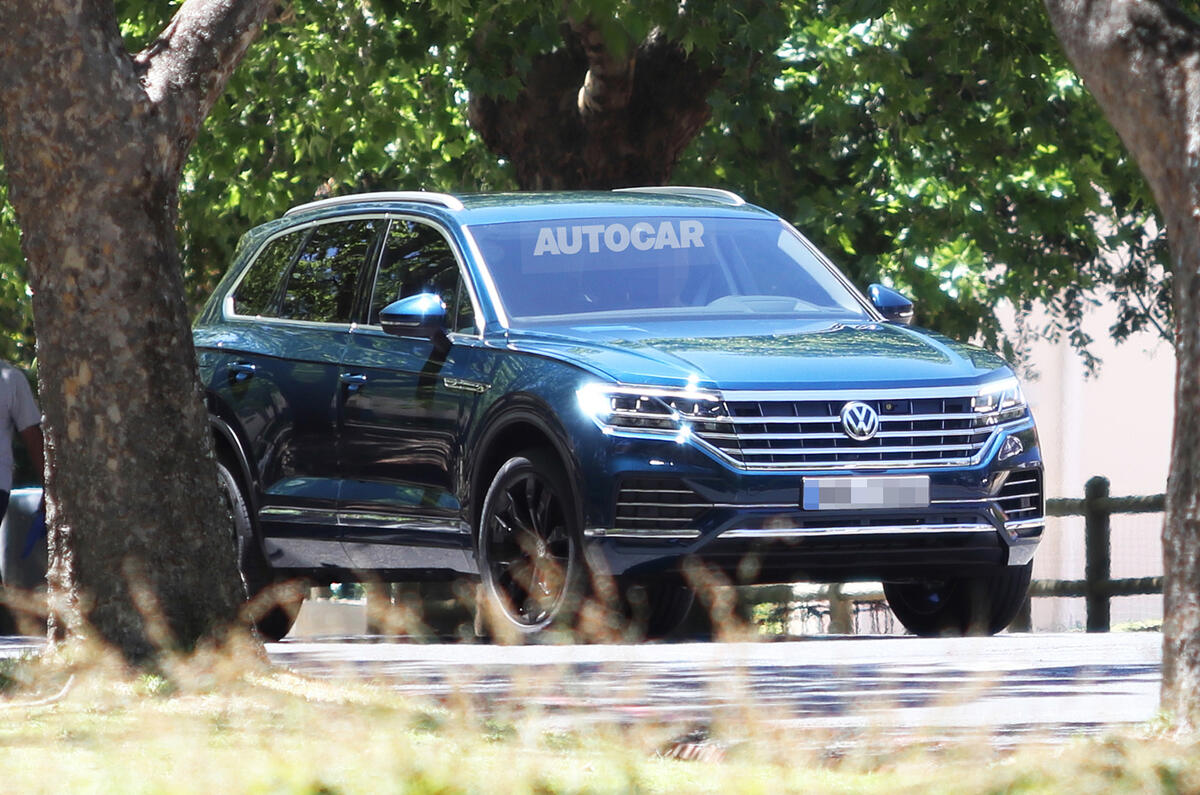 Фольксваген Touareg вновь засветился без камуфляжа