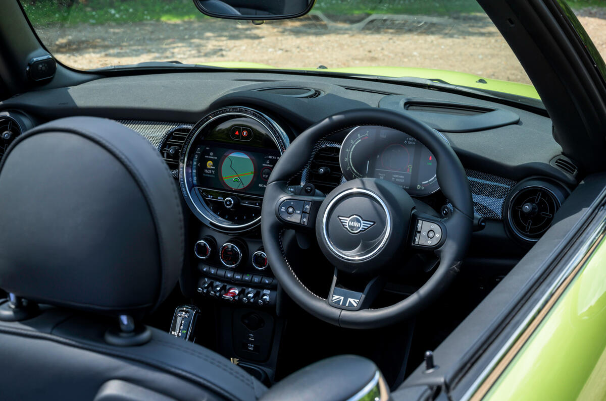 10 Habitacle de la Mini Cabriolet 2021 à long terme