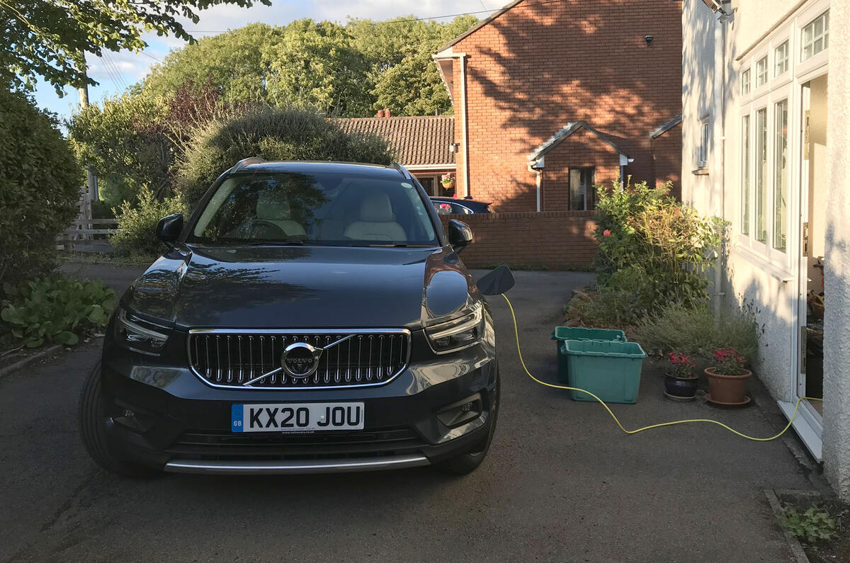 Recharge Volvo XC40 T5 2020 : examen à long terme - la recharge à domicile