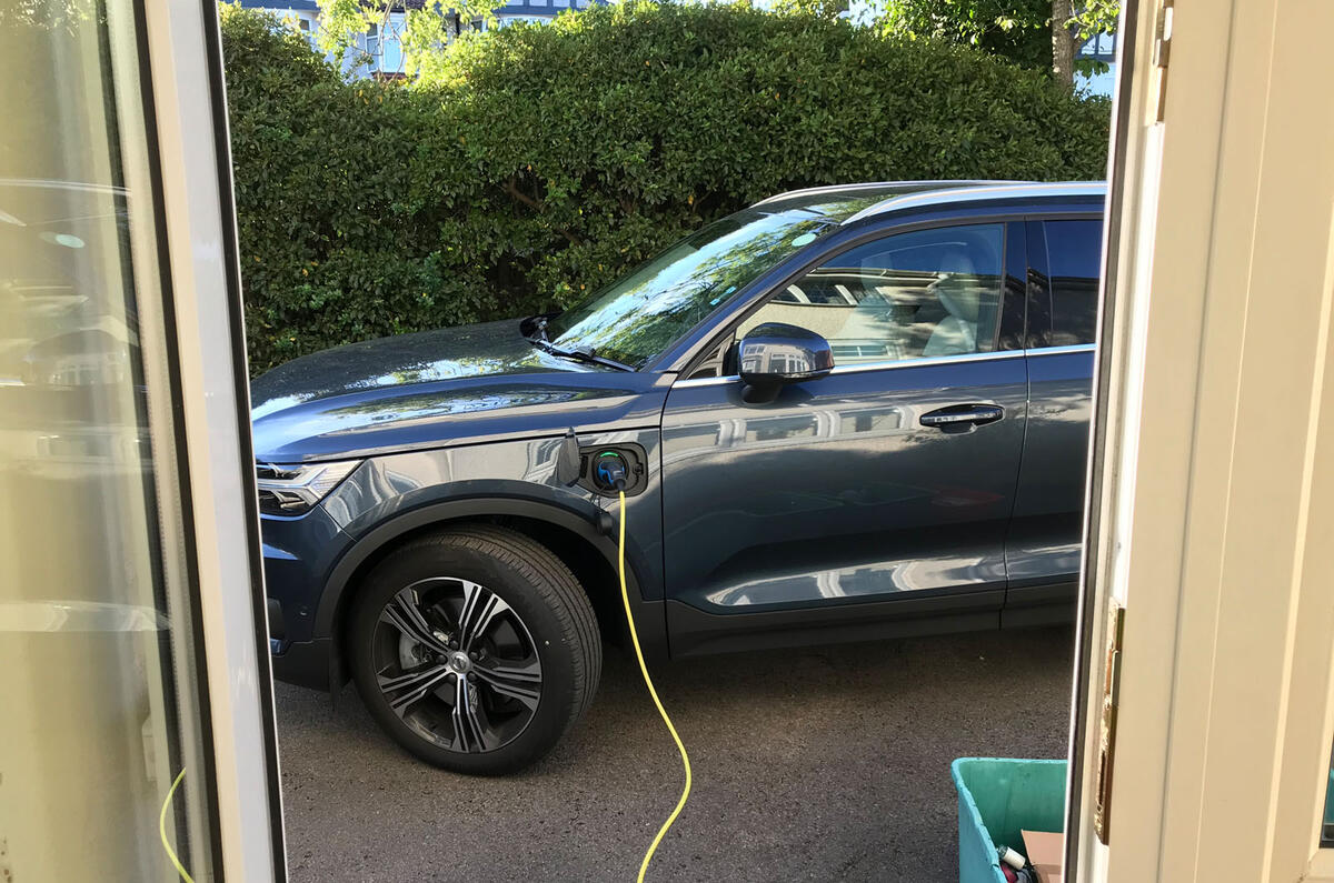 Recharge Volvo XC40 T5 2020 : révision à long terme - recharge à domicile