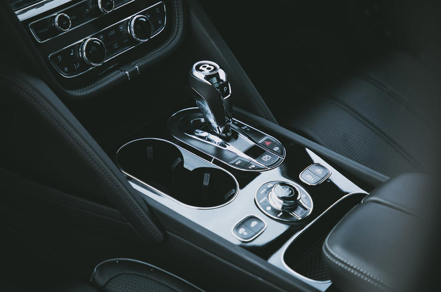 13 Bentley Bentayga V8 2021 : revue à long terme de la console centrale