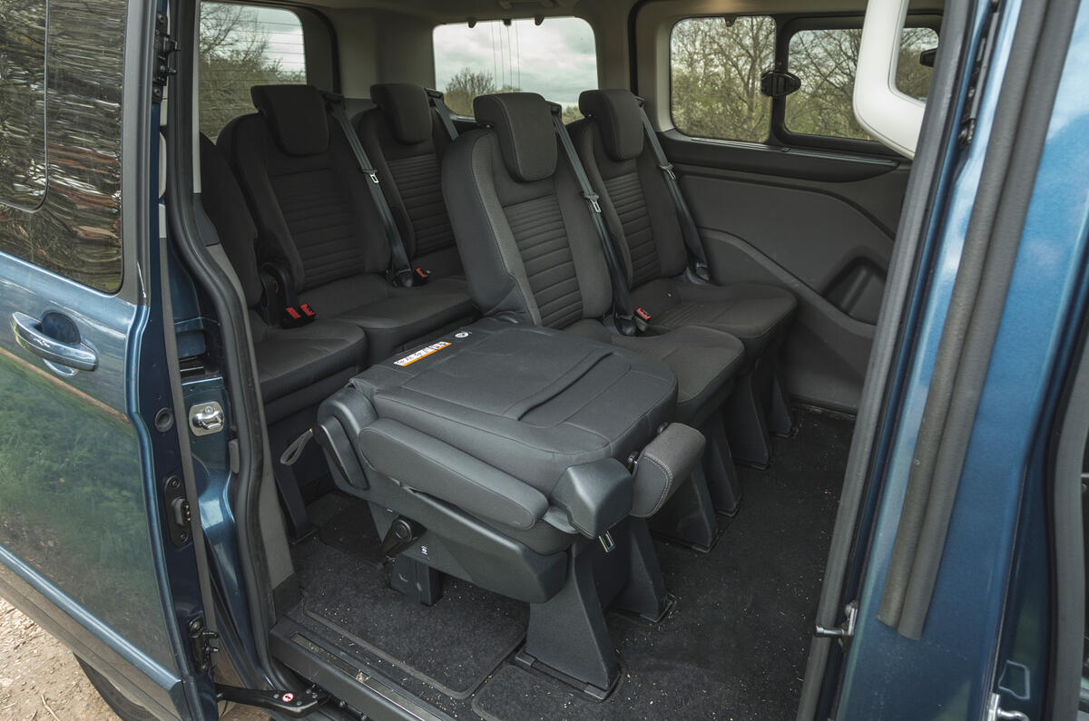 15 Ford Tourneo 2021 LT cabine arrière