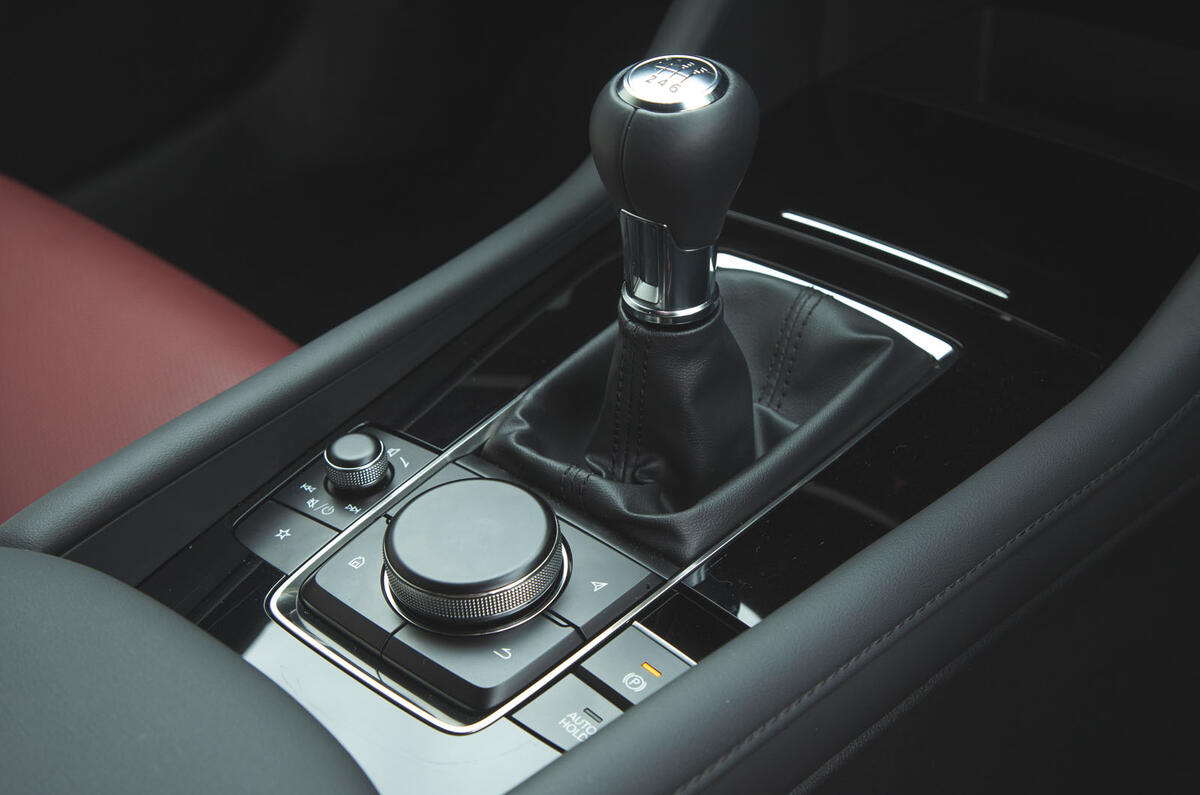 Mazda 3 2019 long term review - gearstick