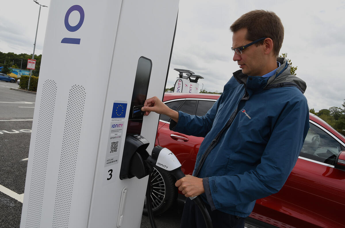 Mercedes-Benz EQC 2020 : révision à long terme - point de recharge