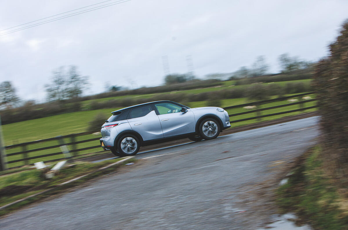 16 Sur l'abonnement de la voiture pour un test à long terme DS3 côté piste