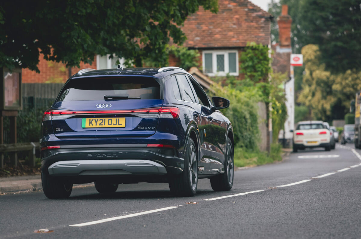 18 Audi Q4 E tron 2021 : essai à long terme sur route arrière