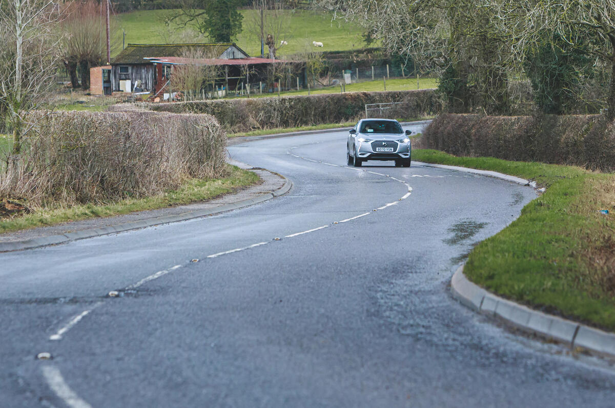 18 Sur l'abonnement de voiture à long terme DS3 sur la route avant