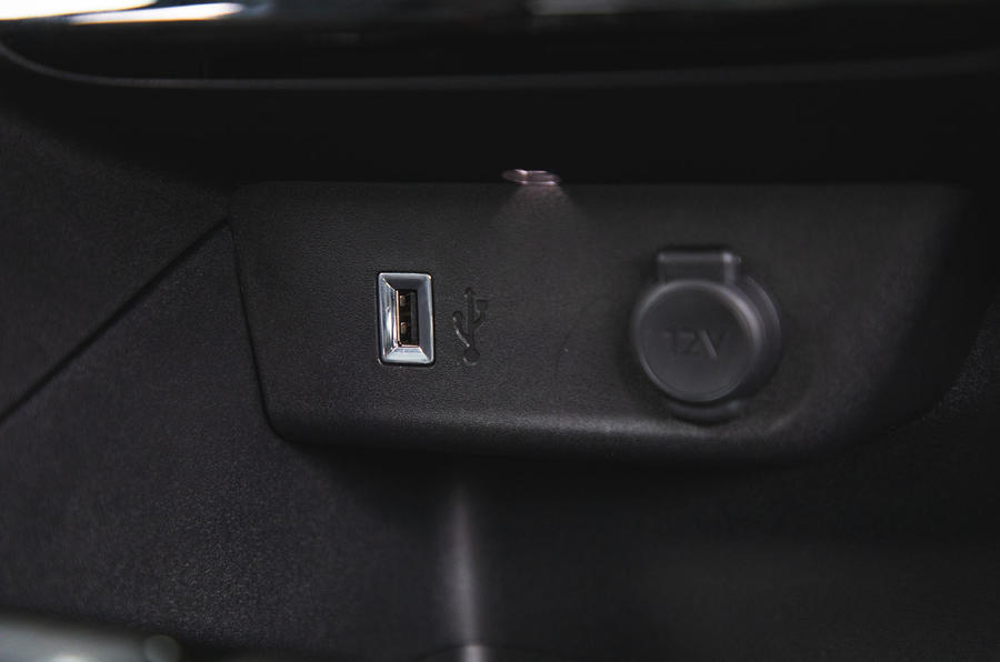 Vauxhall Corsa 2020 : bilan à long terme - USB