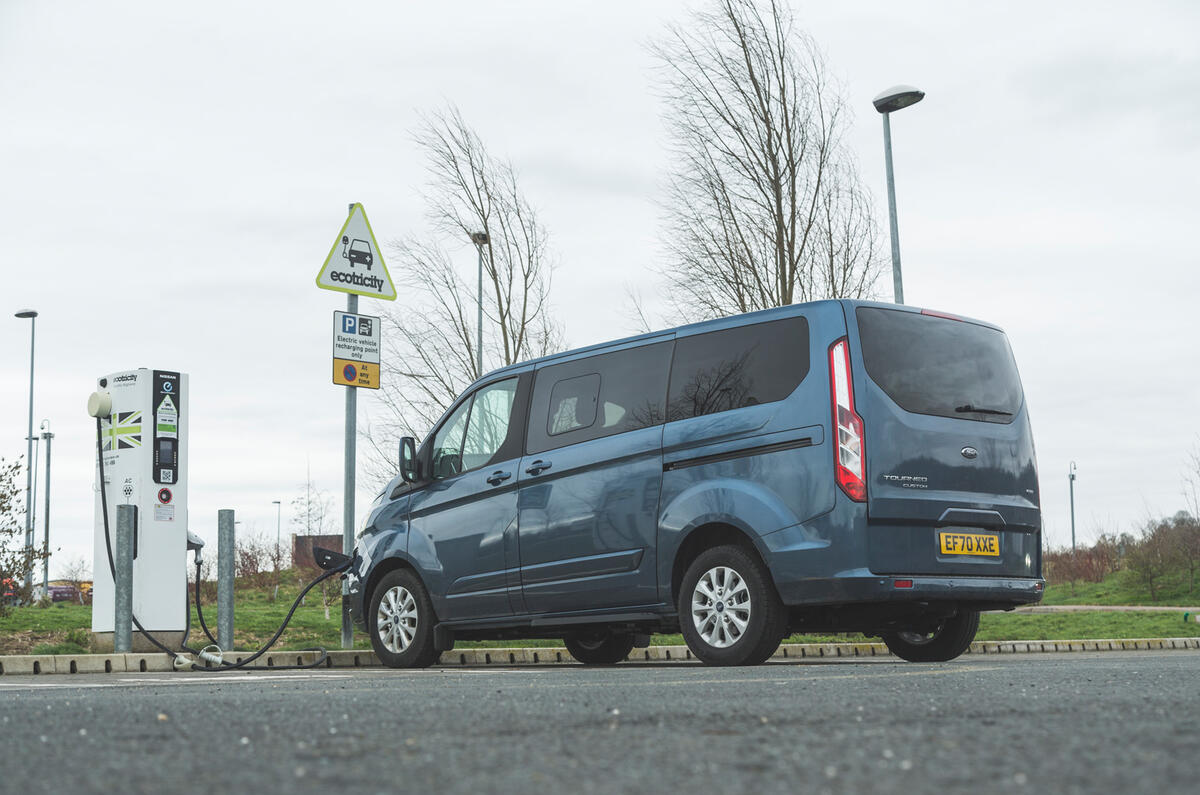 19 Ford Tourneo 2021 LT ecotricity