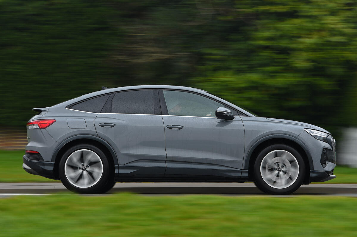 2 Audi Q4 etron Sportback LT panneau latéral