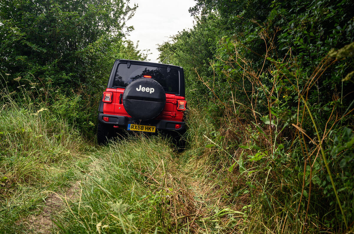 Jeep Wrangler Rubicon 2020 : bilan à long terme - l'arrière du héros