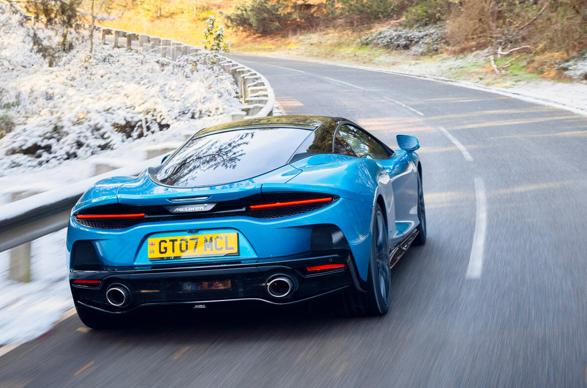 2 McLaren GT 2022 suivi de l'examen à long terme arrière