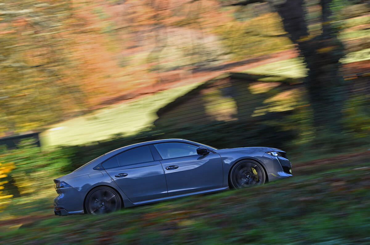 2 Peugeot 508 PSE 2021 revue à long terme pan latéral