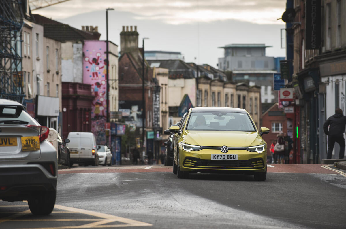 20 Volkswagen Golf 2021 : examen à long terme sur le front de la route