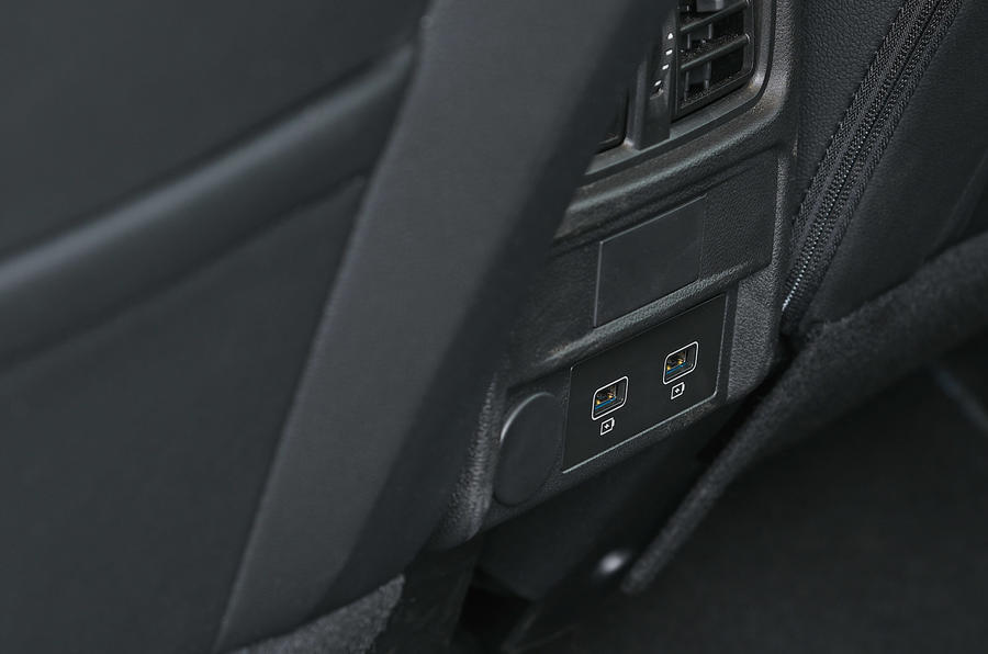 23 Renault Arkana 2022 : revue à long terme des USB arrière