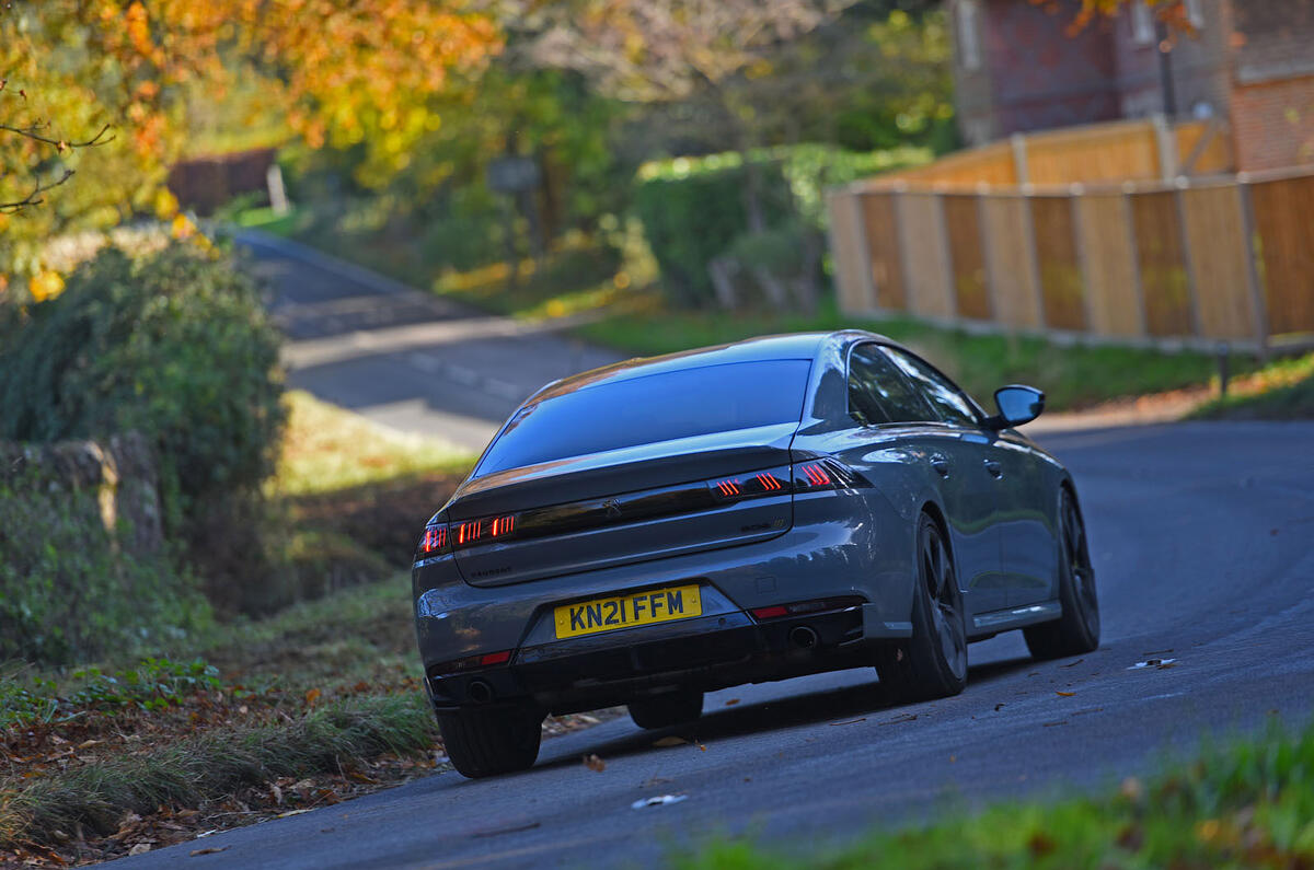 3 Peugeot 508 PSE 2021 revue à long terme arrière de suivi