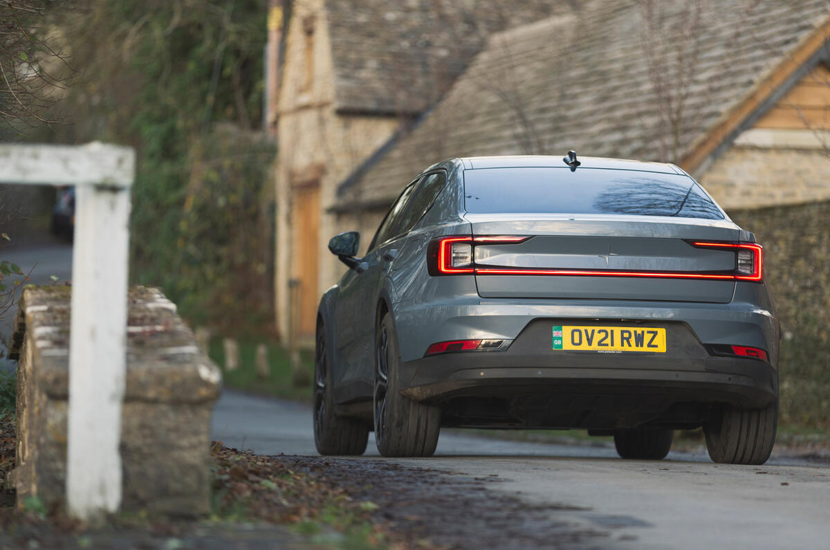 3 Polestar 2 2022 long term review sur route arrière