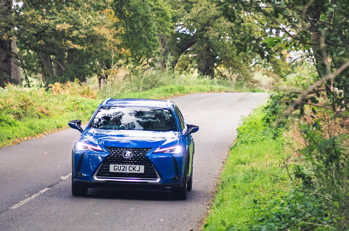 4 Lexus UX300e 2022 : essai à long terme sur le nez de la route