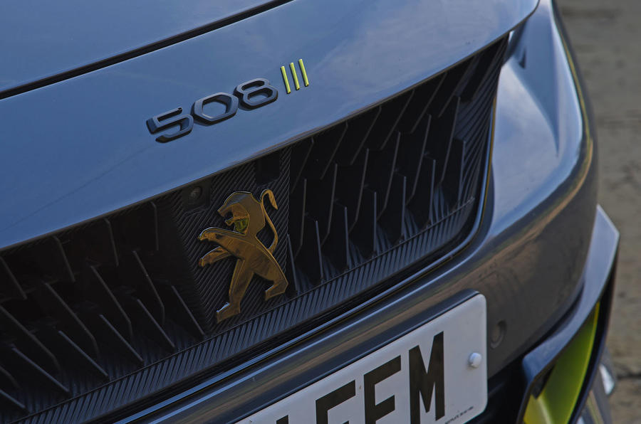 4 Peugeot 508 PSE 2021 long term review nez badge