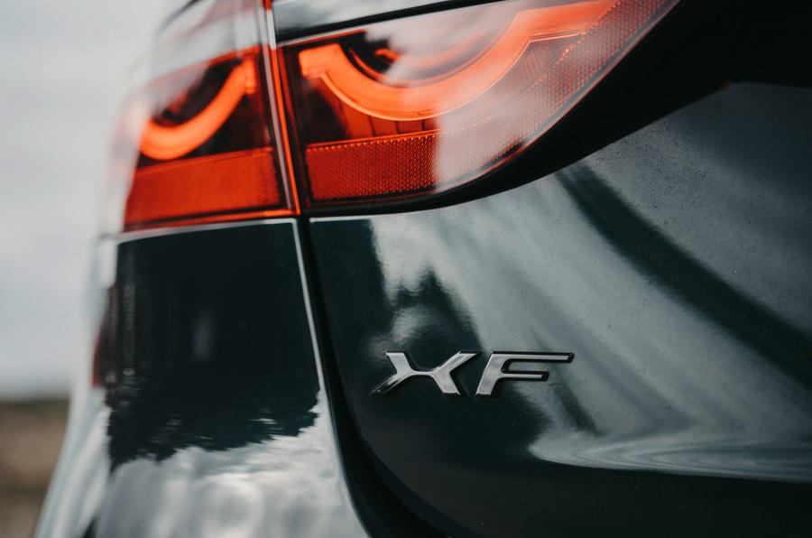 6 Jaguar XF 2021 long term review feux arrière
